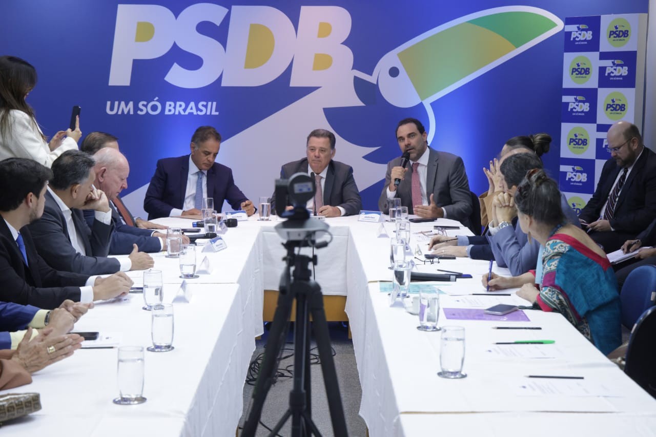 Cúpula do PSDB decide convocar encontro nacional em junho para confirmar fusão com Podemos