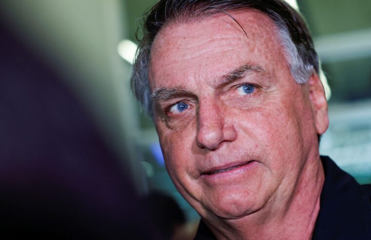 Bolsonaro está sem dores ou febre e tem pressão controlada após sair da UTI, diz boletim