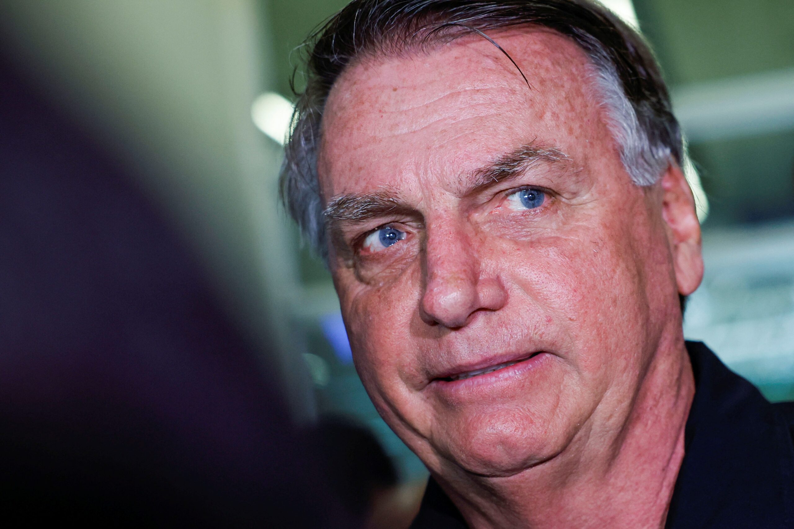 Bolsonaro está sem dores ou febre e tem pressão controlada após sair da UTI, diz boletim