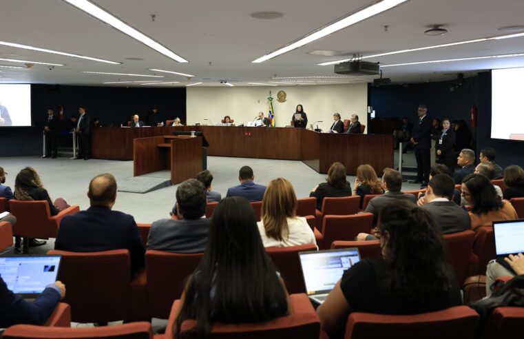 Fux critica quem diz que ele faz ‘frente’ a Moraes, que afirma: ‘Alguns querem transformar STF na Revista Caras’