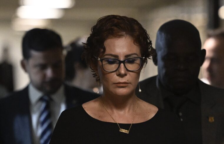 Perfil: condenada a 10 anos de cadeia, Zambelli já se acorrentou na Câmara por impeachment de Dilma antes de virar fenômeno eleitoral