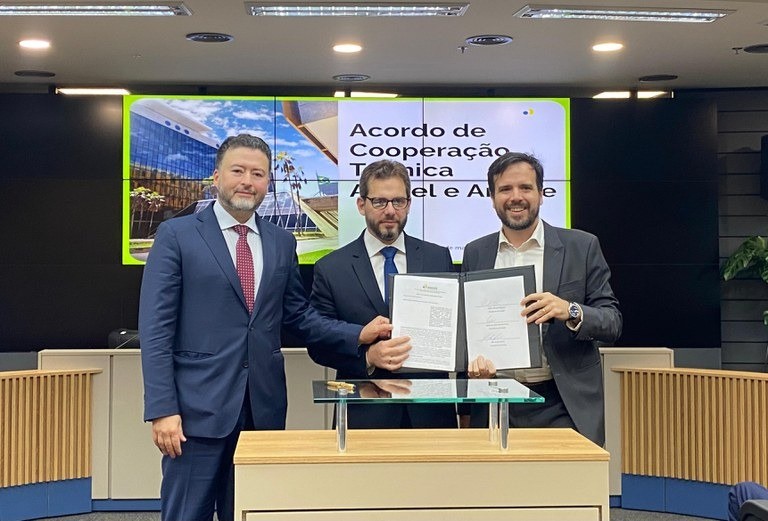 Anatel e Ancine assinam acordo de cooperação para combate à pirataria de conteúdos audiovisuais