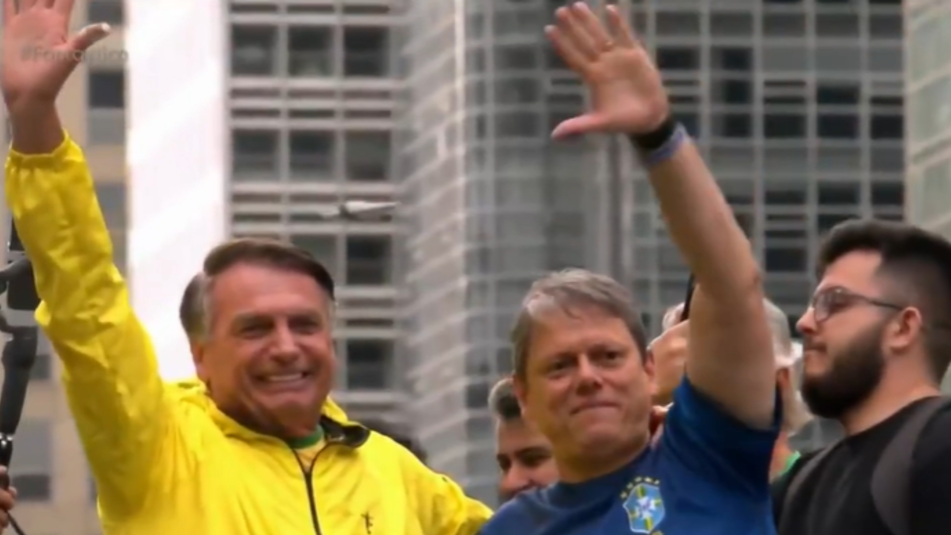 2026: Aliados de Bolsonaro esperam compromisso de Tarcísio com indulto em troca de apoio do ex-presidente