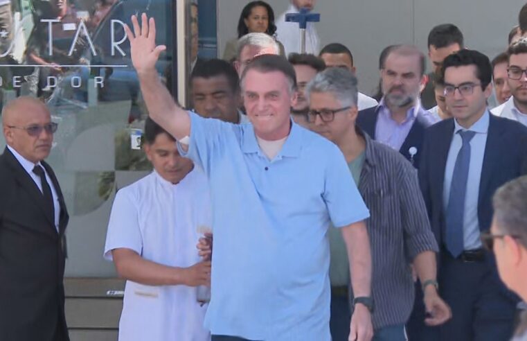 Bolsonaro tem alta três semanas após cirurgia para desobstruir intestino