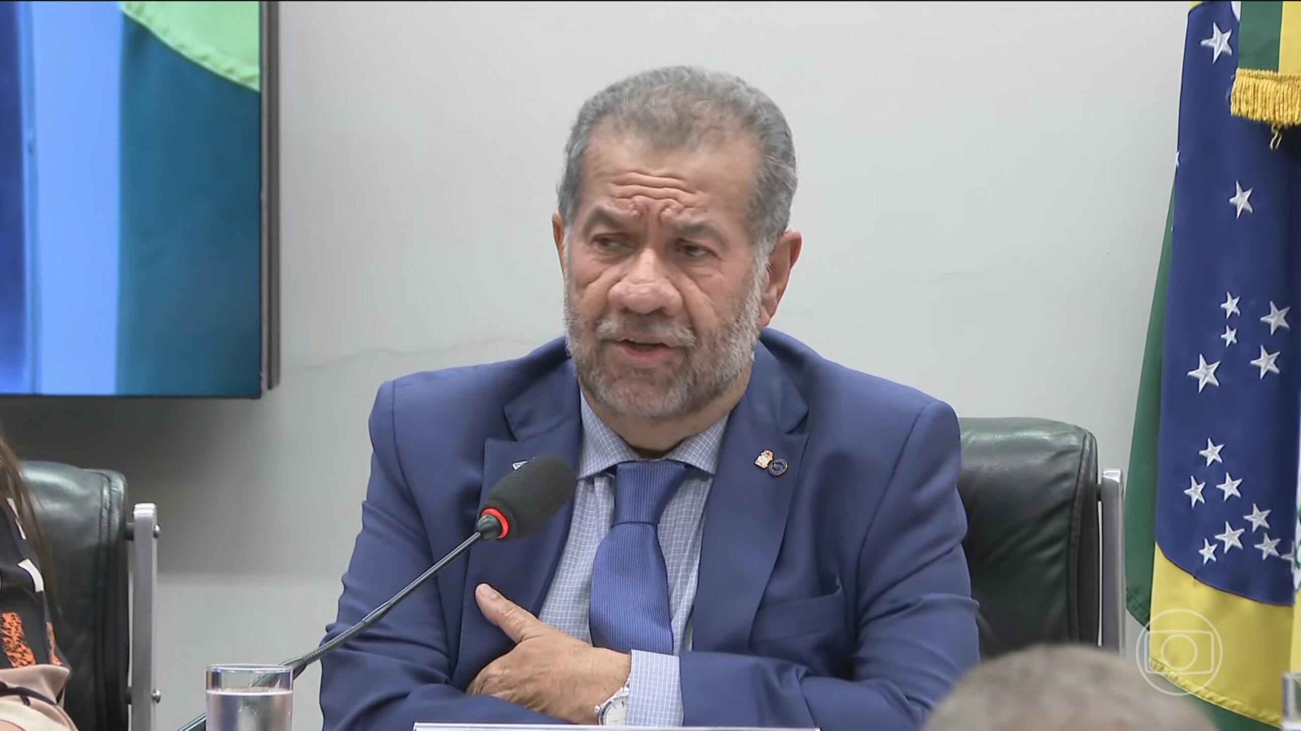 Portaria de Lupi centraliza poder e tira autonomia do presidente do INSS para mudar cúpula do órgão