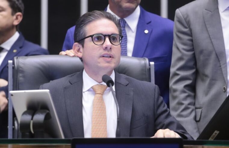 Motta adota rito que agiliza votação e pode beneficiar deputados alvos de processos
