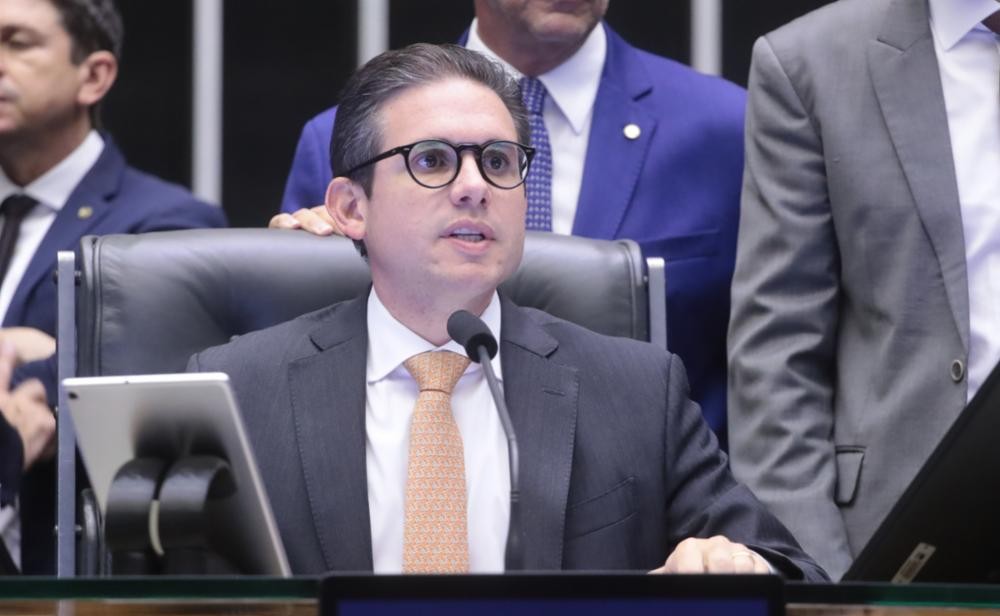 Motta adota rito que agiliza votação e pode beneficiar deputados alvos de processos