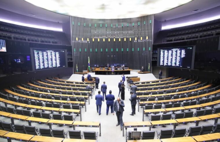 Câmara deve votar na próxima semana proposta que permite aumento no número de deputados