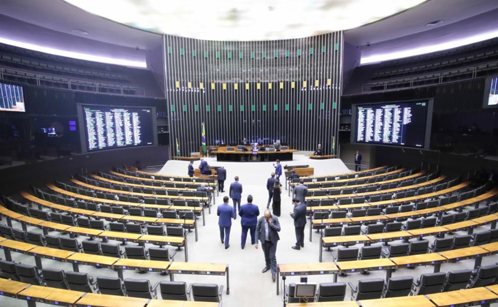Câmara deve votar na próxima semana proposta que permite aumento no número de deputados