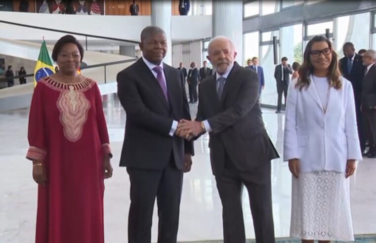 Lula recebe presidente de Angola no Palácio do Planalto