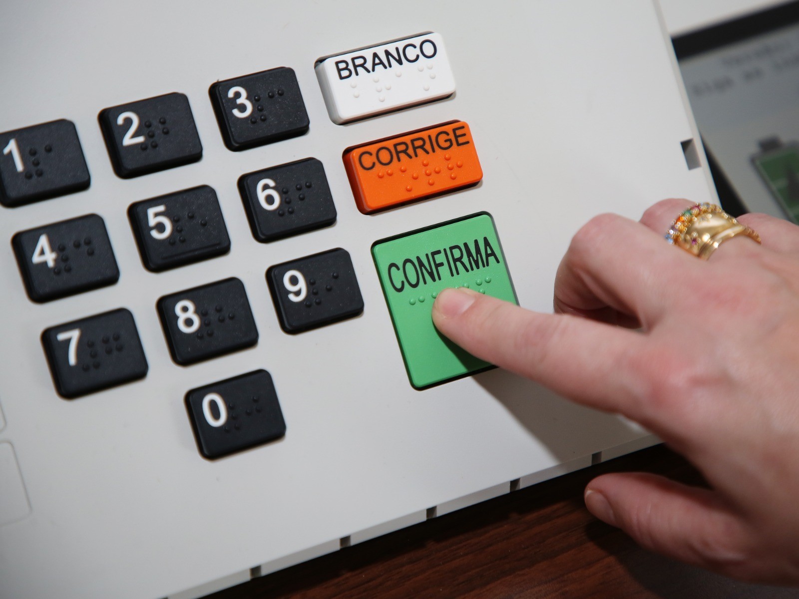 CCJ do Senado aprova fim da reeleição para presidente, prefeitos e governadores