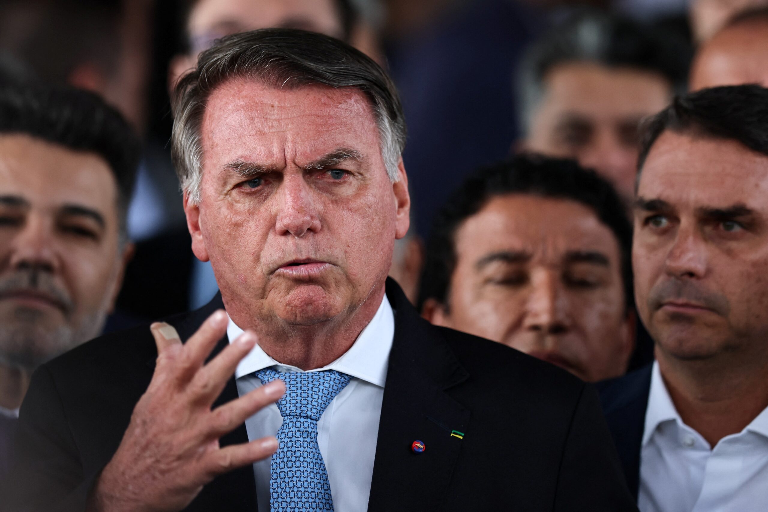Pesquisa Datafolha: 67% ainda acham que Bolsonaro deveria desistir de candidatura