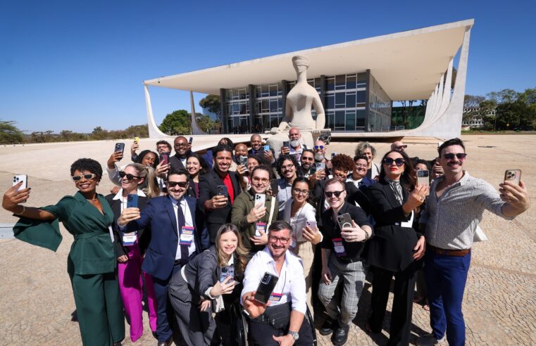 Memes, collabs e eventos com influencers: as estratégias do STF para ganhar seguidores