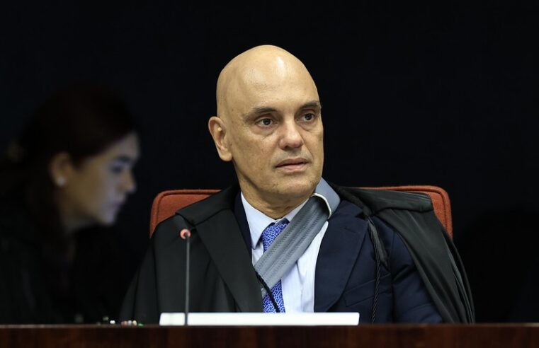 Moraes determina investigação de juiz que mandou soltar homem que quebrou relógio no 8 de janeiro