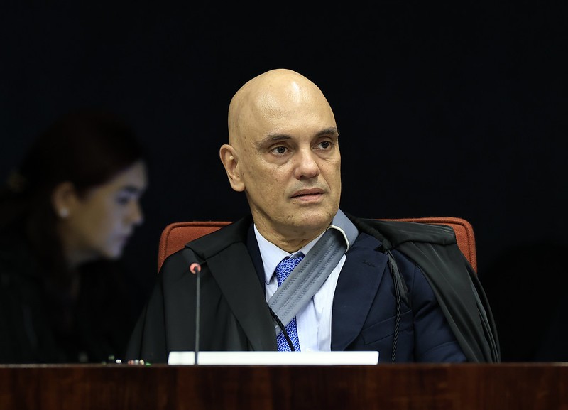 Moraes determina investigação de juiz que mandou soltar homem que quebrou relógio no 8 de janeiro