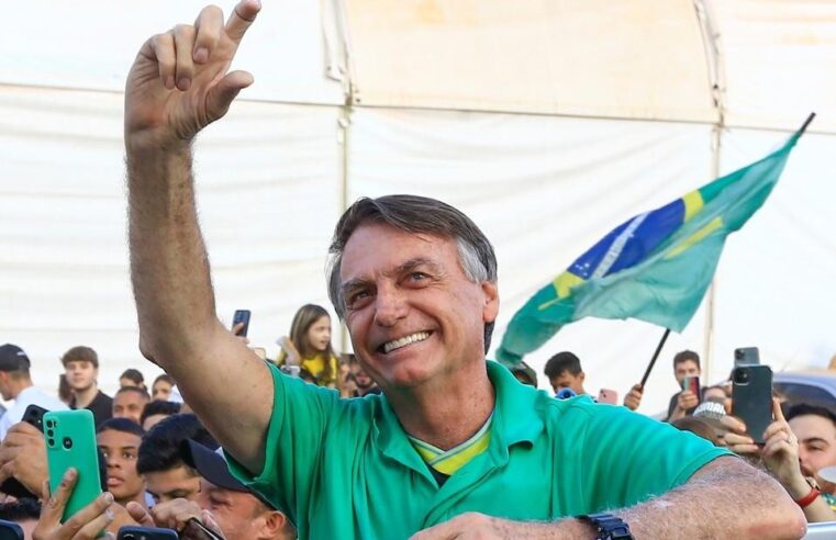 Após passar mal em Goiás, Bolsonaro faz exames em hospital de Brasília