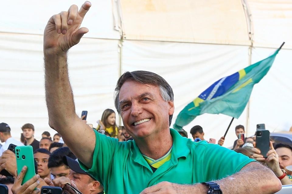 Após passar mal em Goiás, Bolsonaro faz exames em hospital de Brasília