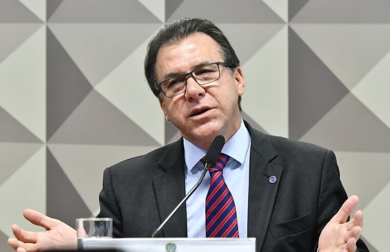 Regra que restringe trabalho aos feriados deve ser adiada até haver consenso, diz ministro