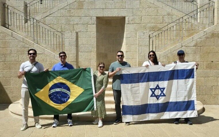 Políticos brasileiros que viajaram a Israel estão ‘em locais seguros’ e ‘seguindo orientações’, diz embaixada no Brasil