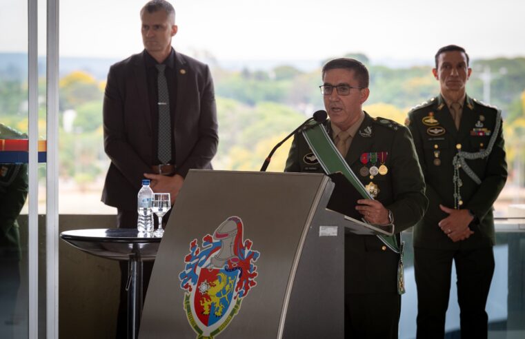 General diz que Bolsonaro reclamou de ‘problemas’ no processo eleitoral, mas não discutiu golpe