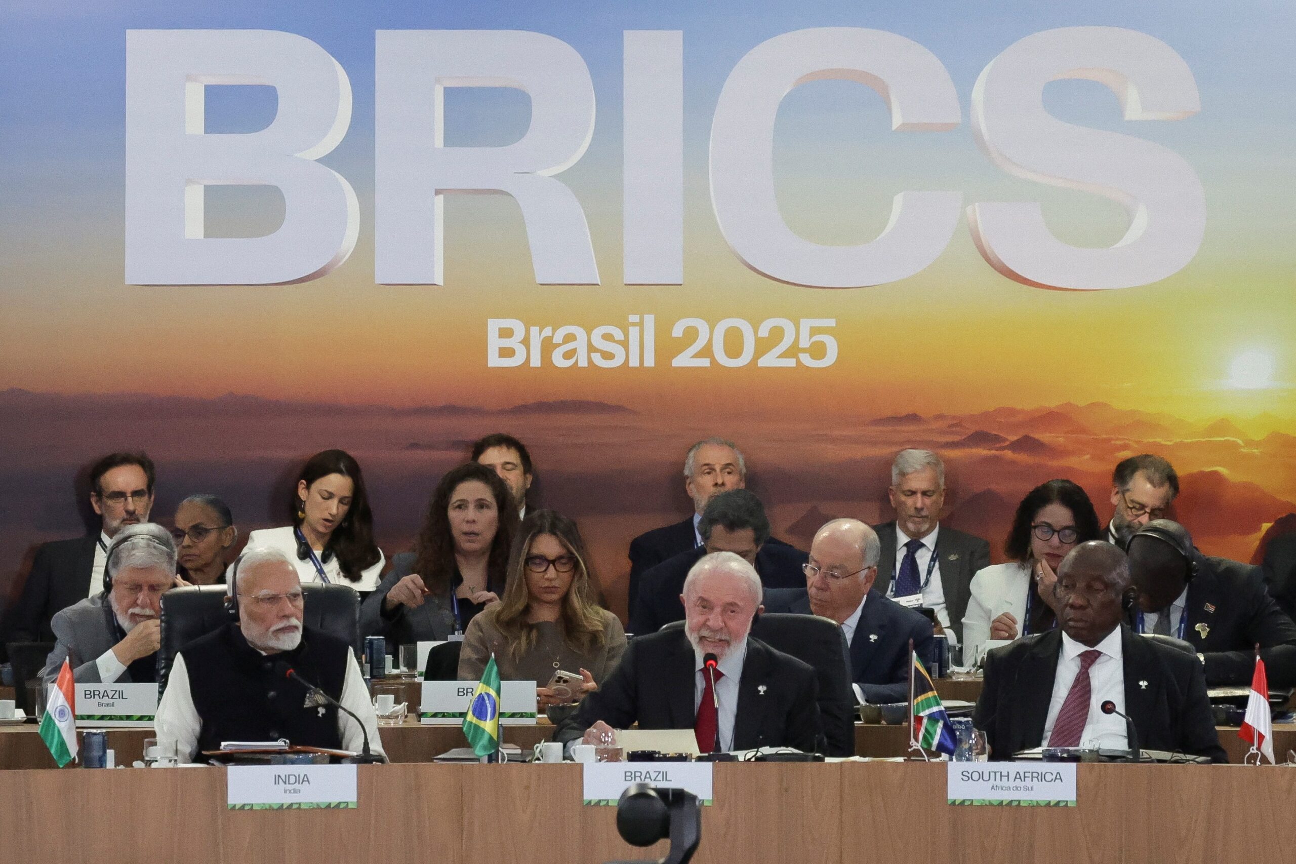 No Itamaraty, orientação é ter ‘cautela’ com ameaça de Trump de taxar quem se alinhar às políticas do Brics
