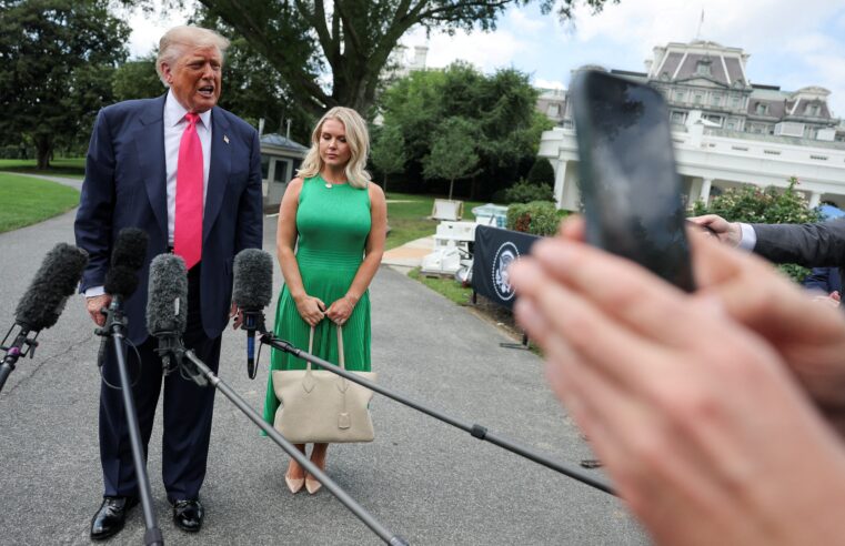 É #FAKE que vídeo mostre Trump ameaçando ‘buscar’ Bolsonaro no Brasil; legendas alteraram declaração