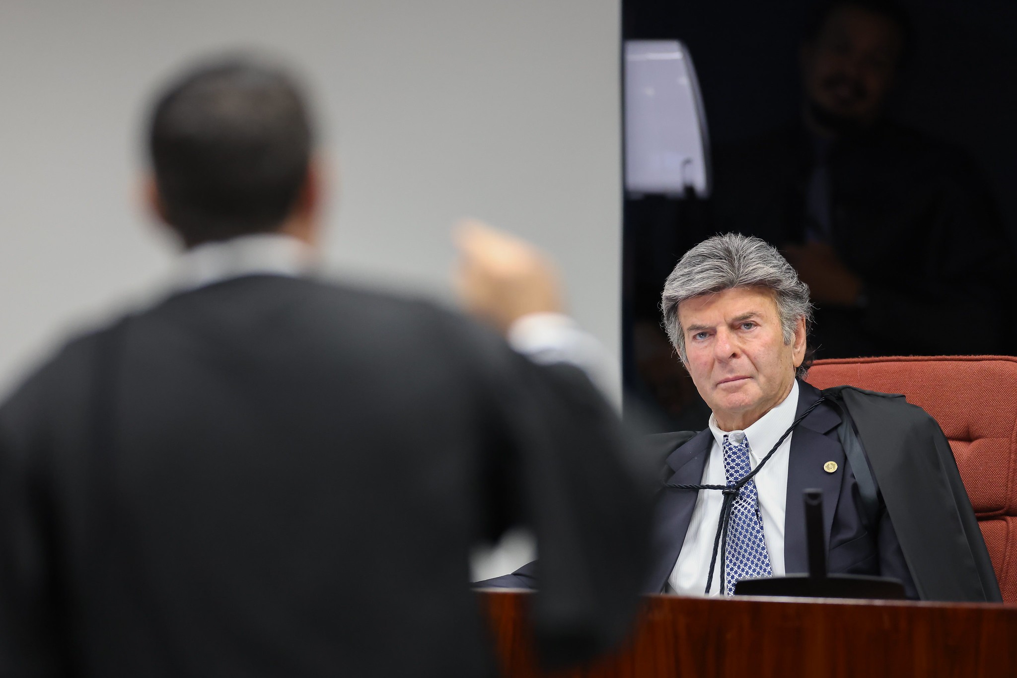 Por que o ministro Luiz Fux votou contra medidas restritivas a Jair Bolsonaro?