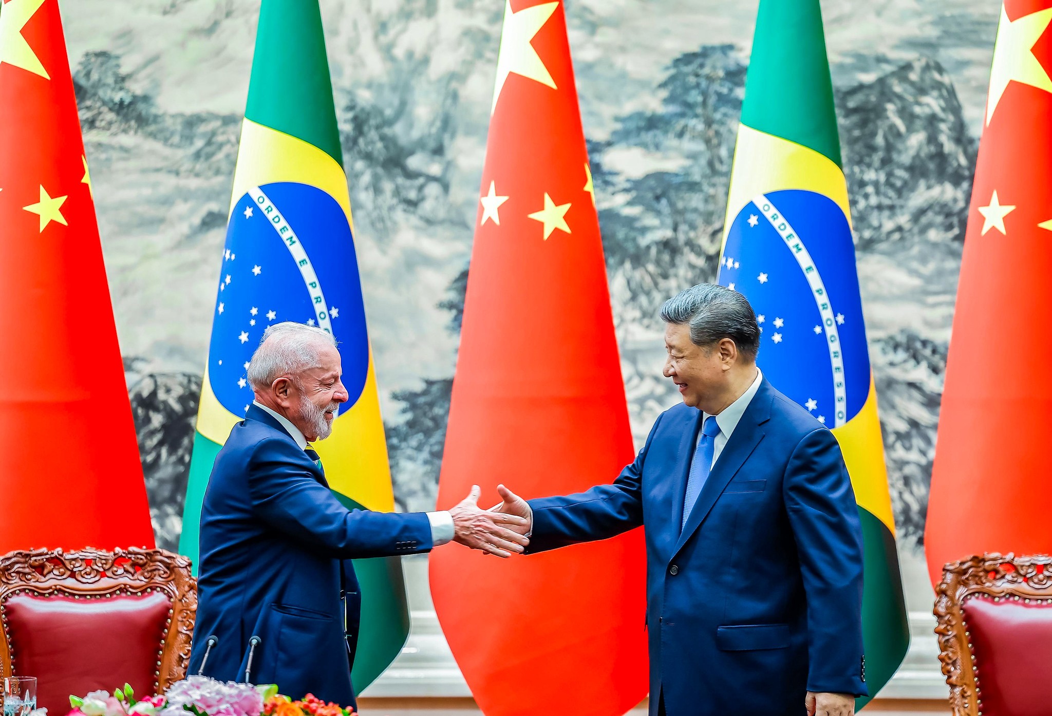 NYT: Lula faz aceno à China e diz que se EUA não quiserem comprar do Brasil, venderá para outros