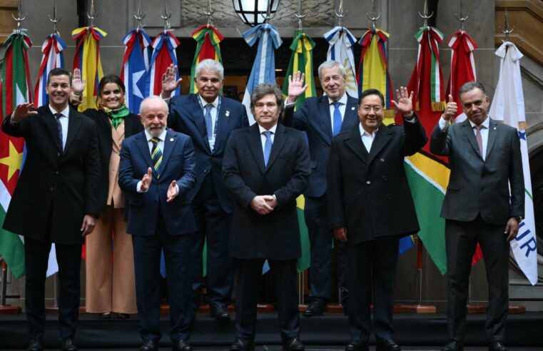 Com Milei de anfitrião, Lula participa de cúpula do Mercosul; Brasil assume a presidência do bloco