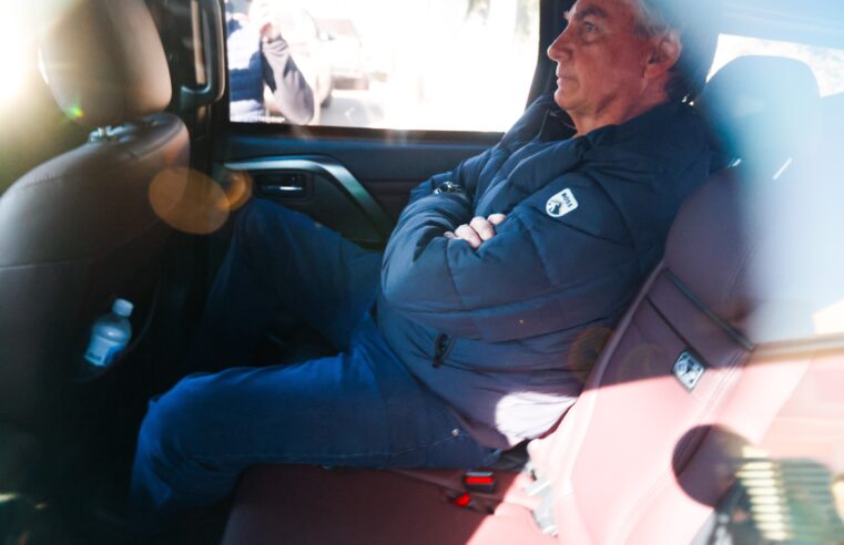 No STF, apreensão de US$ 14 mil reforça risco de fuga de Bolsonaro