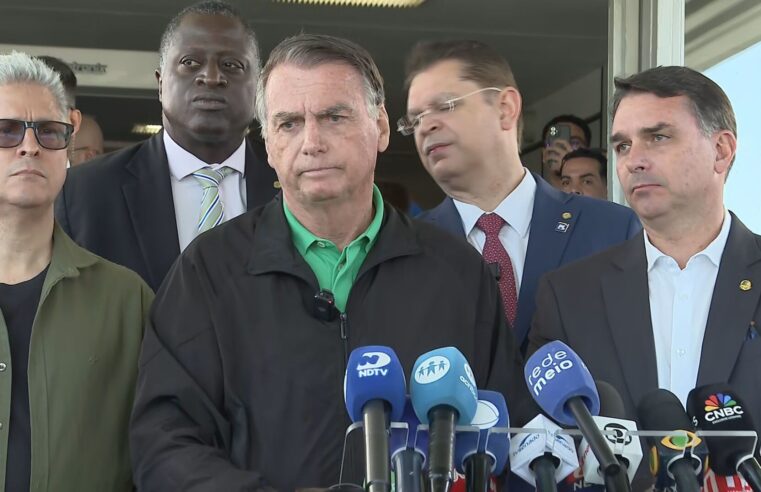 Bolsonaro diz ser inocente e defende permanência de Eduardo nos EUA: ‘Se voltar, está preso’