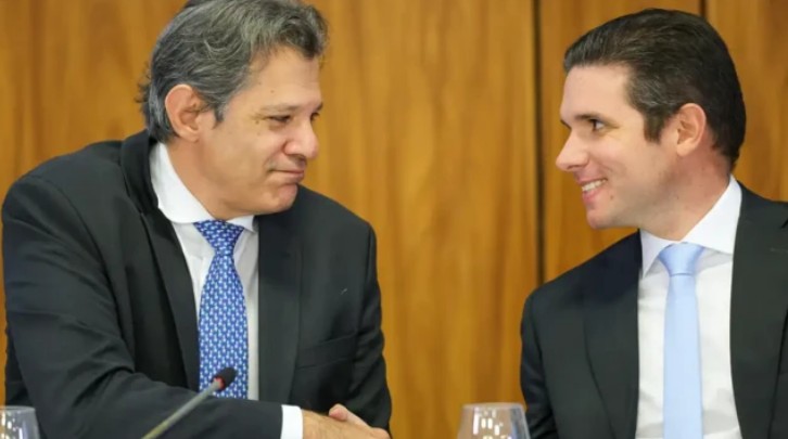 Governo avalia que decisão de Moraes ‘põe a bola no chão’ e acalma os ânimos