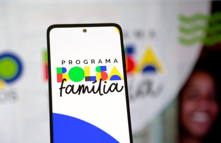 #NÃO É BEM ASSIM: Governo não ‘cortou’ Bolsa Família de 900 mil famílias; saída do programa foi por aumento de renda