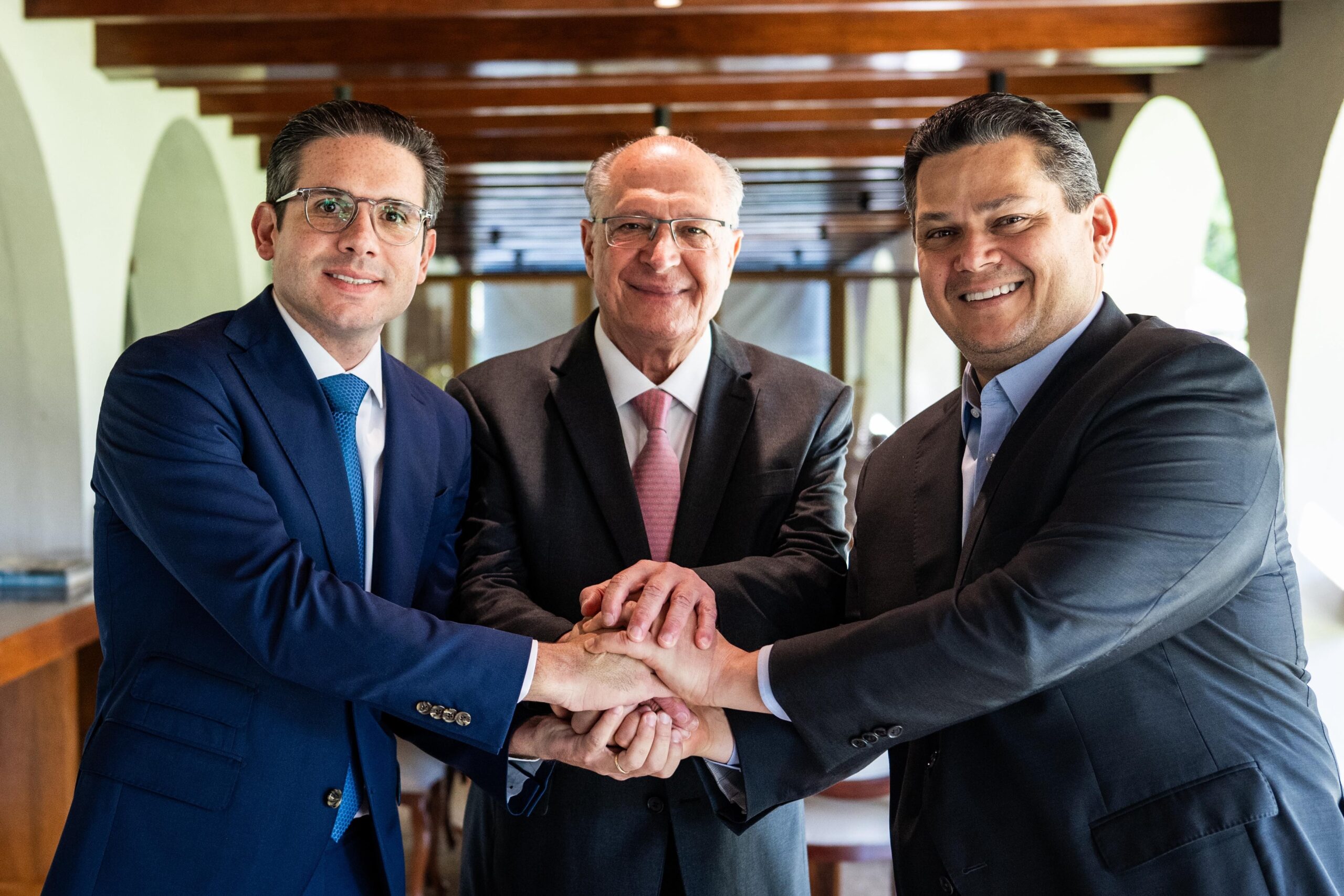 Tarifaço de Trump: Alcolumbre, Motta e Alckmin pregam defesa da soberania e união contra ‘agressão injusta’