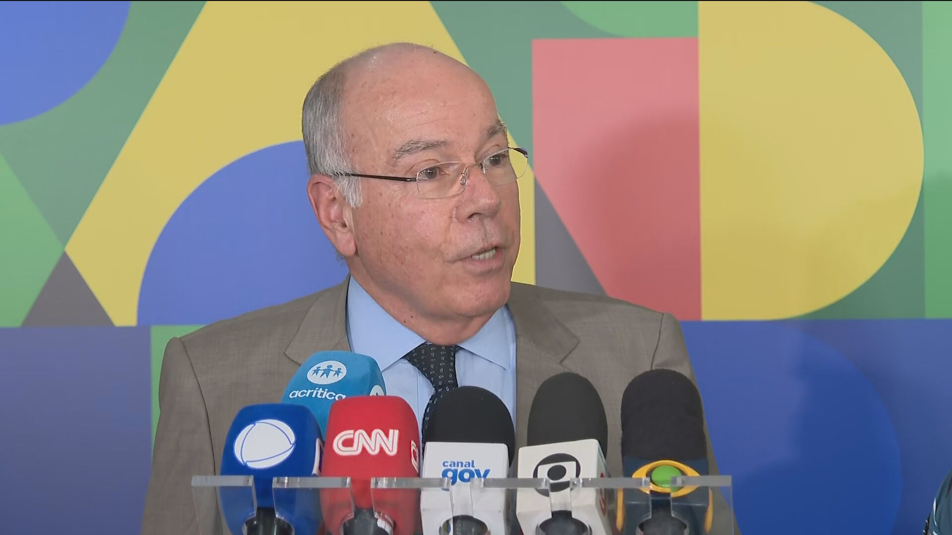 Governo brasileiro reage a críticas da ‘The Economist’ sobre Influência de Lula no exterior e perda de popularidade no Brasil