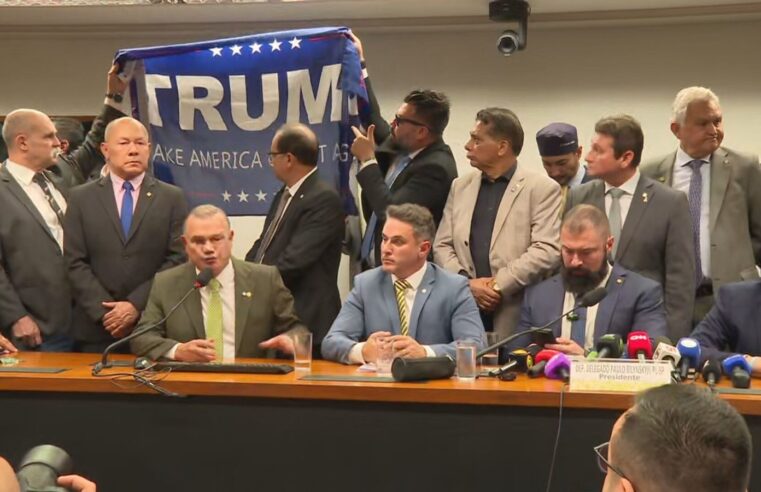 Bandeira de Trump cria mal-estar no PL, que tenta descolar direita da tarifa;  Eduardo Bolsonaro irrita líderes