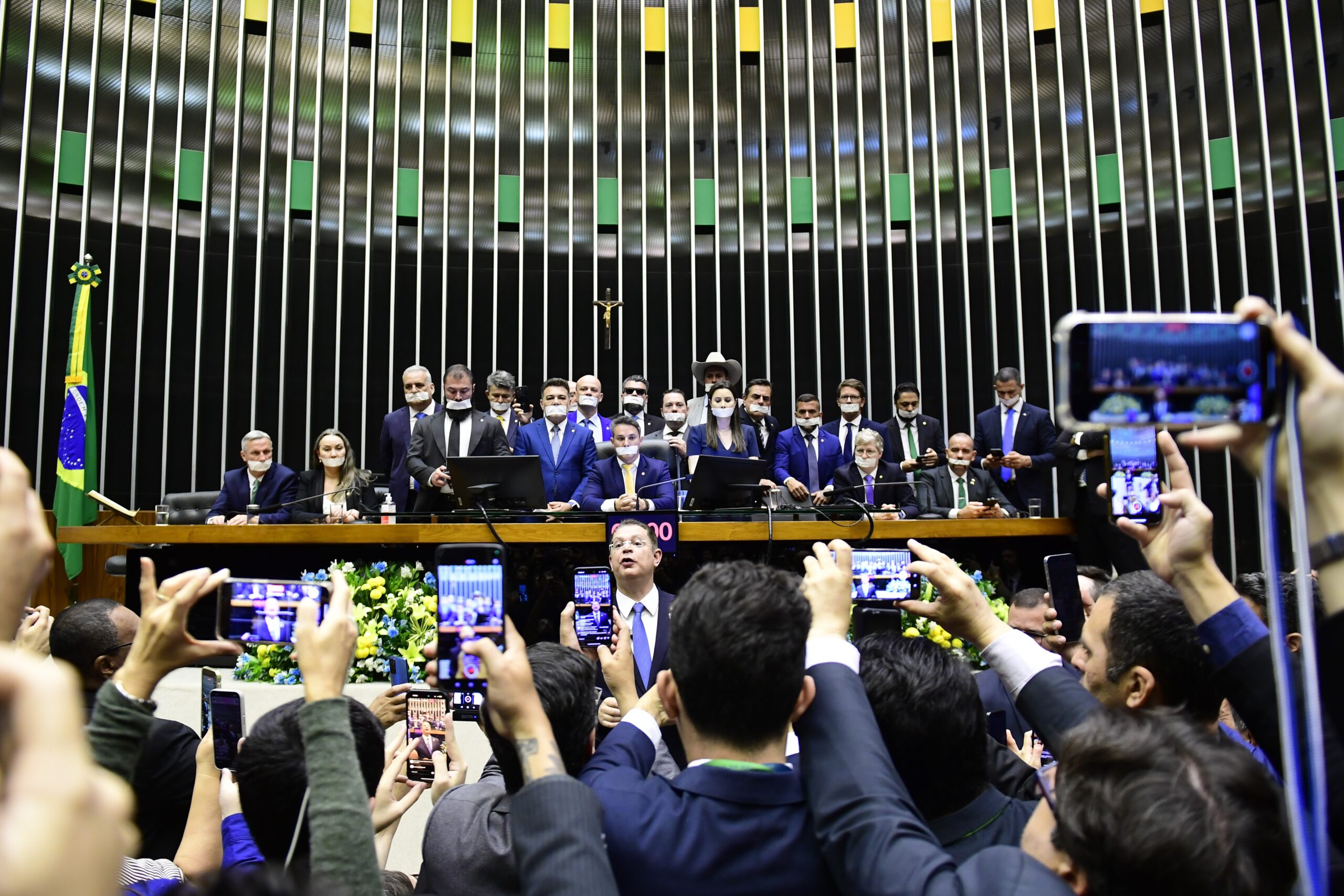 Motim na Câmara: corregedoria recebe pedido de punições contra deputados e tem 48 horas para se manifestar