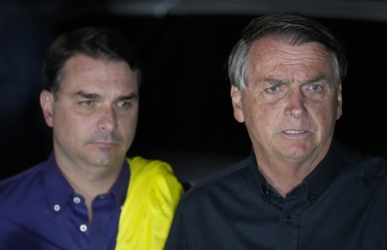 Flávio diz que postagem partiu dele e que Bolsonaro não quis burlar medidas cautelares