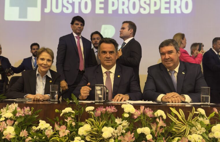 Último governador tucano, Eduardo Riedel assina filiação ao PP