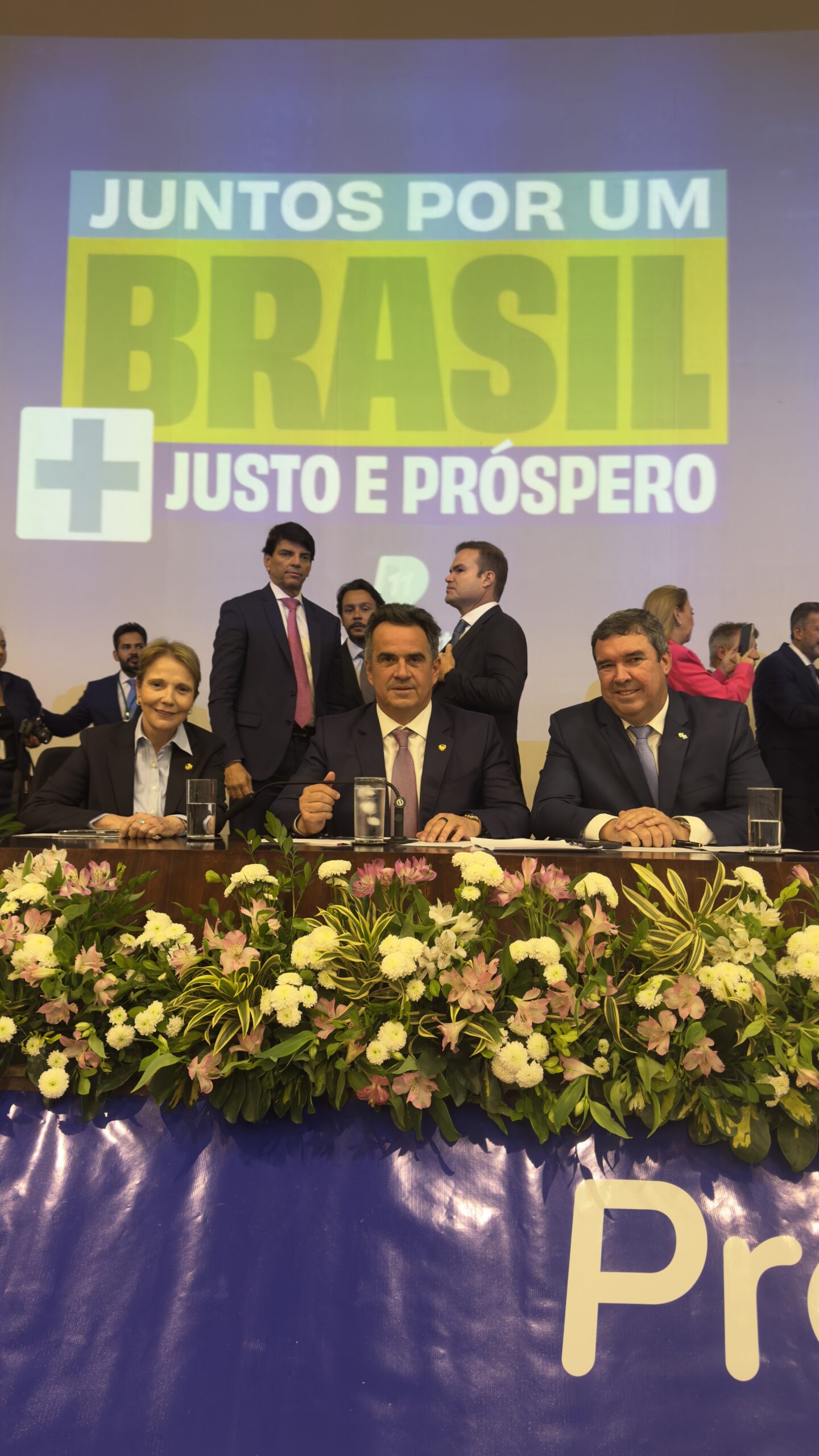 Último governador tucano, Eduardo Riedel assina filiação ao PP