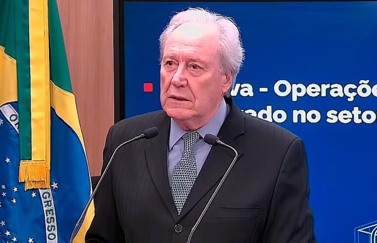 Brasil tem visto migração de organizações da ilegalidade para a legalidade, diz Lewandowski ao celebrar megaoperação contra PCC