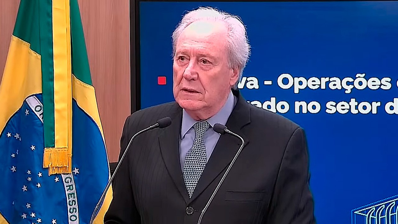 Brasil tem visto migração de organizações da ilegalidade para a legalidade, diz Lewandowski ao celebrar megaoperação contra PCC