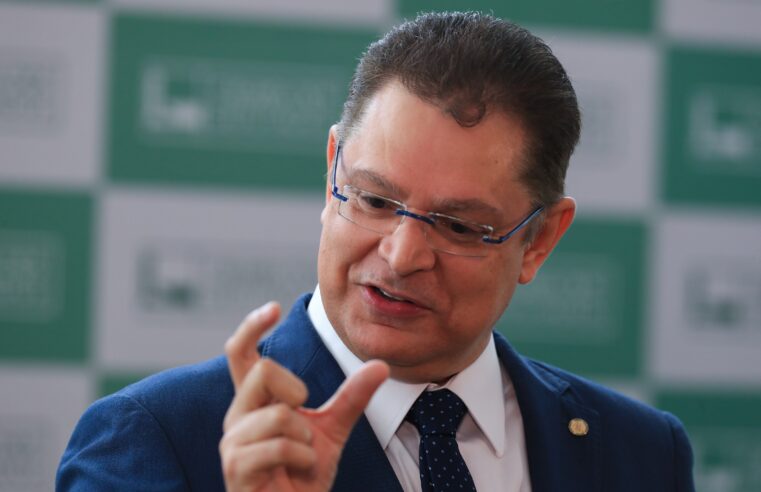 Após reunião com Motta, líder do PL diz ter acordo para pautar PEC do fim do foro; anistia fica para ‘depois’