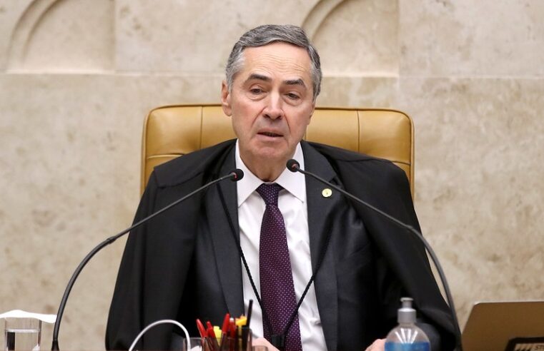 Barroso vai a show de Caetano Veloso em Brasília e é tietado