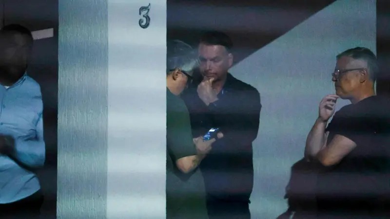 Bolsonaro em prisão domiciliar com tornozeleira: entenda a medida e quão comum a combinação é no Brasil