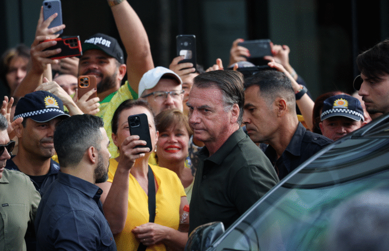 Bolsonaro deixa prisão domiciliar para realizar procedimentos médicos em Brasília