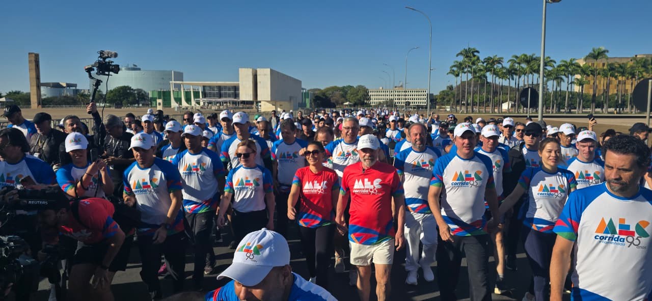 Lula participa de corrida em comemoração aos 95 anos do MEC em Brasília neste domingo