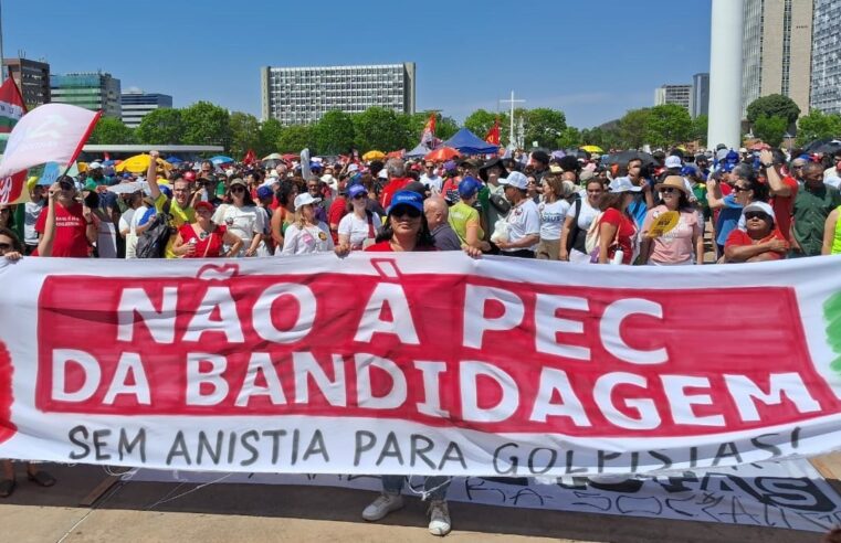 Manifestantes realizam ato contra PEC da Blindagem e PL da Anistia em Brasília