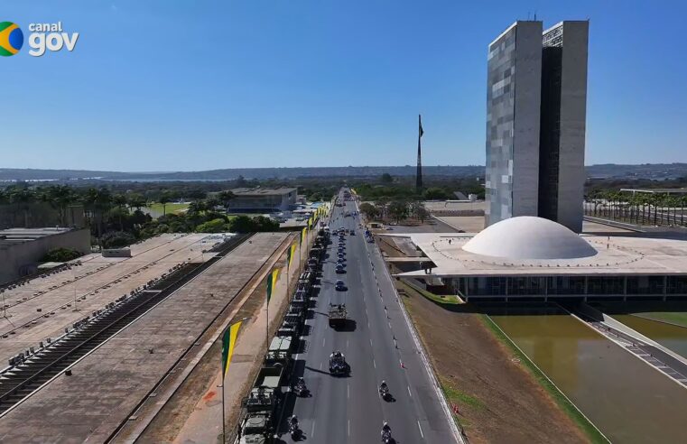 7 de Setembro: desfile em Brasília tem bandeirão, exibições militares e mensagem sobre COP e soberania; veja imagens