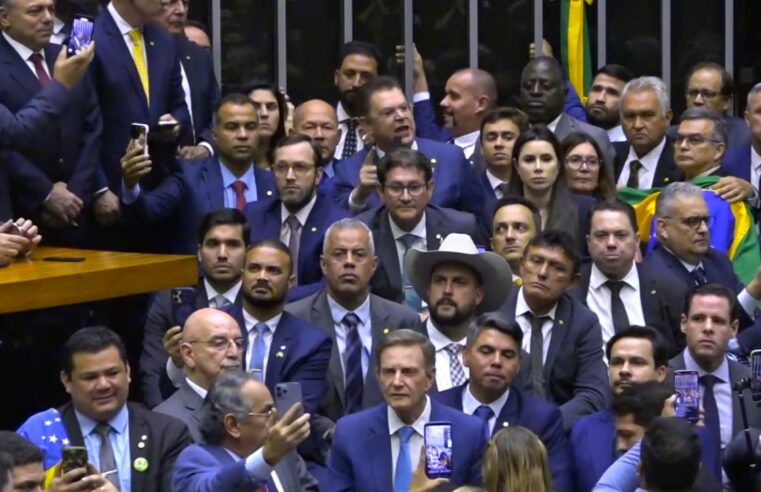 Estratégia da oposição para incluir anistia ampla durante votação de projeto coloca governistas em alerta